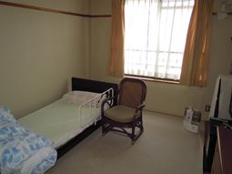 シンプルな個室の居室