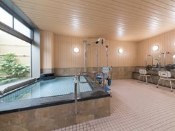 バリアフリー設計の浴室