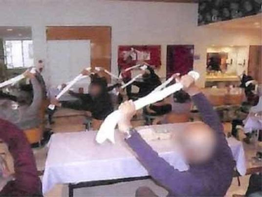 運動する高齢者の集い