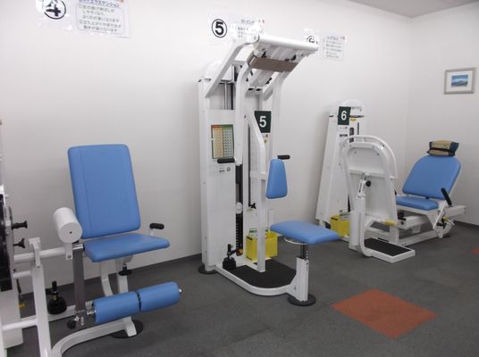 機能訓練室の運動器具  