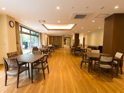 広々とした共用ダイニング