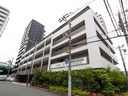 都市型施設の外観