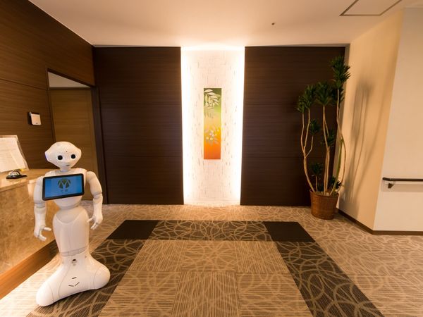 ロビーにいるロボット