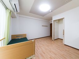 明るく清潔な居室空間