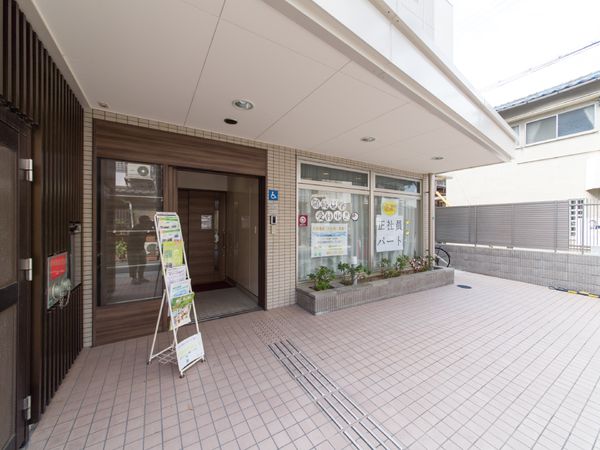 清潔感のあるエントランス風景