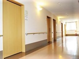 明るい通路の景色