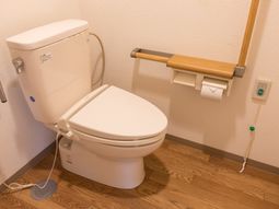手すり付き洋式トイレ