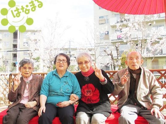 笑顔の集まり中庭