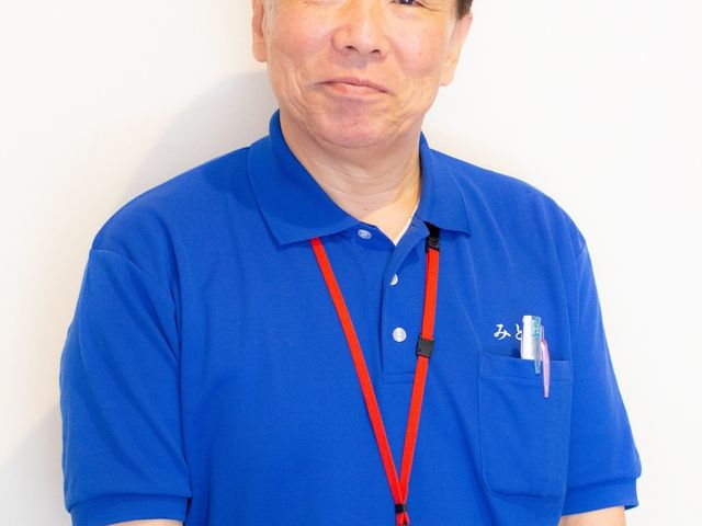 笑顔のスタッフイメージ スタッフ スタッフは笑顔で迎えてくれ、心温まる対応が自慢です。それぞれの経験を活かし、利用者さま一人ひとりに寄り添った支援を提供しています。