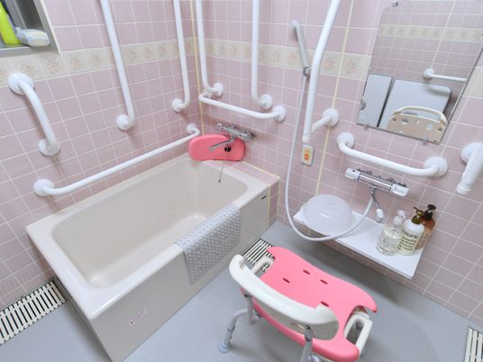 バリアフリーの浴室設備
