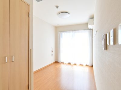 明るく広々とした居室
