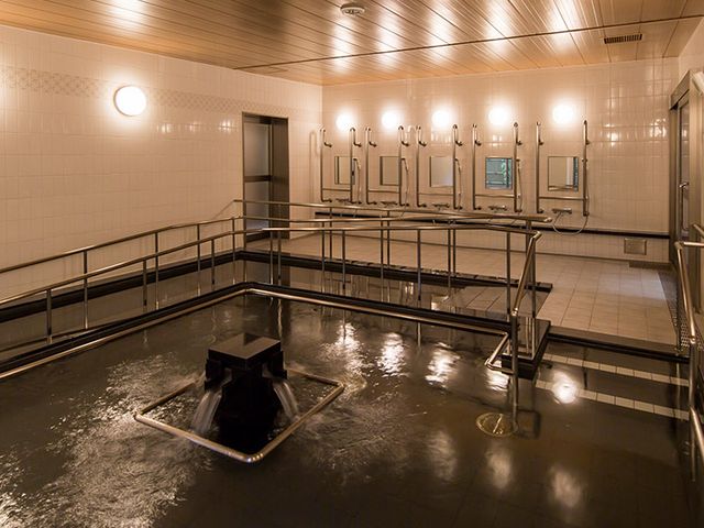 広々とした清潔な浴室 浴室 手すり付きの広々とした浴室で、安全にゆっくりとした入浴時間を過ごせるよう配慮されています。