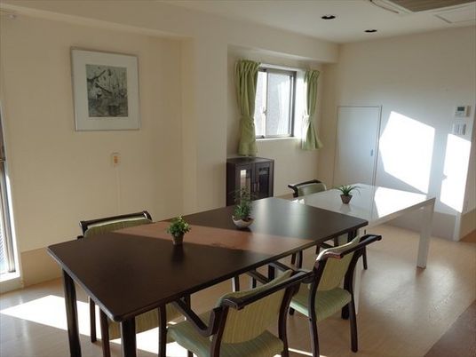 居心地の良い共有ラウンジ