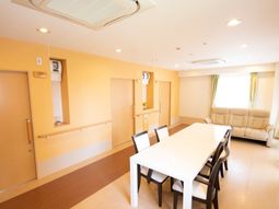 明るいダイニングスペース