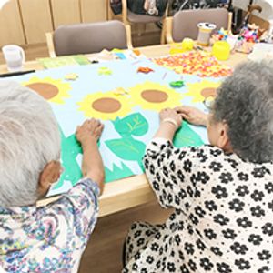 手芸を楽しむ人々テーブル