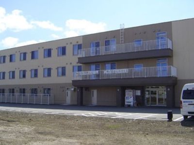明るい外観の建物