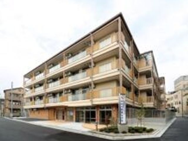 建物の外観 外観 開放的な設計で、明るく快適な生活空間を提供しています。事業所の立地場所が分かる造りです。