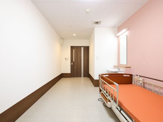 トイレや洗面台が完備された居室