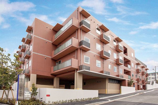 モダンな建物外観