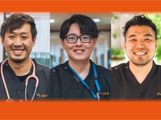 笑顔のスタッフ3人  