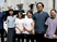屋外で並ぶ職員の様子  