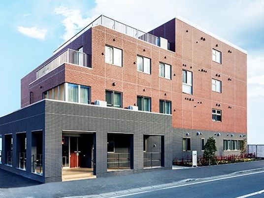 明るい雰囲気の建物外観