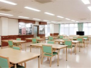 広々とした明るい食堂