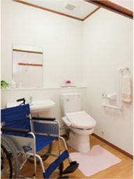 バリアフリーのトイレ空間