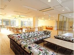 明るい食堂スペース