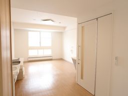 広々とした明るい居室