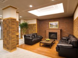 暖炉付き応接スペース