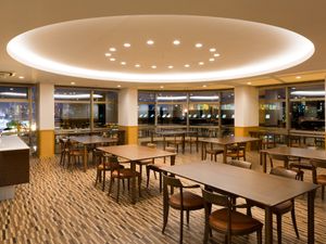 夜景の見える食堂
