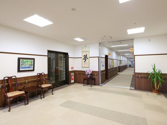 明るく清潔な廊下
