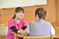 会話中のスタッフと利用者