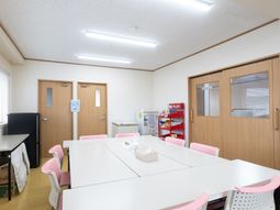 清潔な食堂の様子