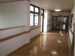 明るい廊下の様子
