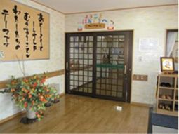 暖かみのあるエントランス