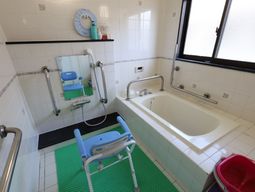 バリアフリーな浴室