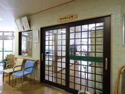 ガラス扉のエントランス