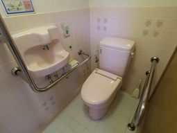 バリアフリートイレの内観