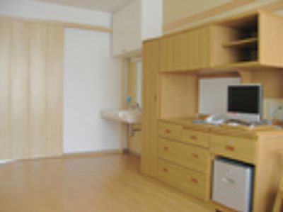 明るい家具の居室