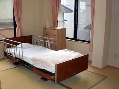 静かな居室の和室