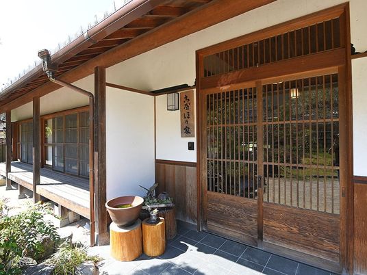 和風の玄関外観