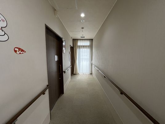 手すりのある廊下