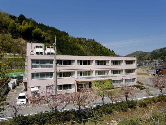 自然に囲まれた外観  