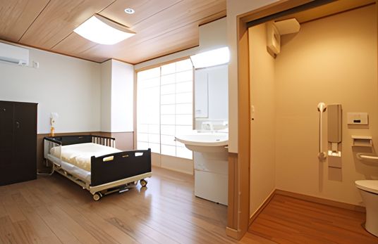 明るい個室の居室