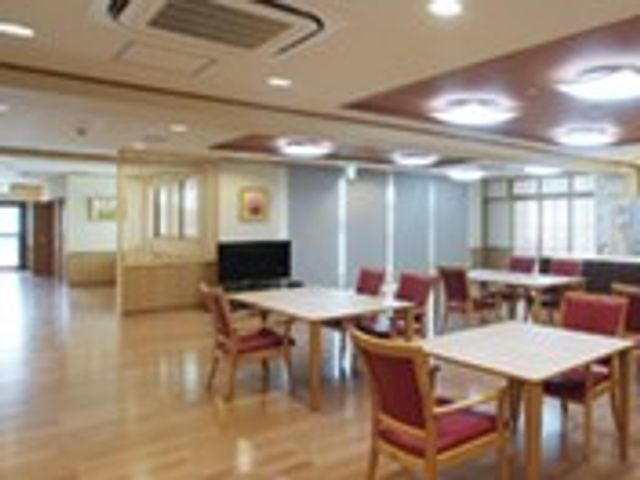 くつろぎの食堂 食堂 広々とした明るい空間で、気持ちよくお食事を楽しめます。快適さを重視したレイアウトです。