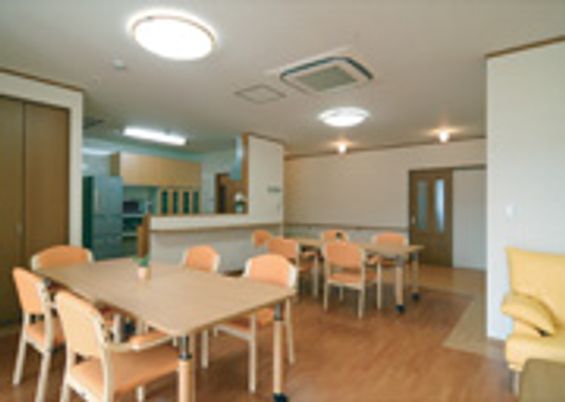 広々としたダイニングルーム