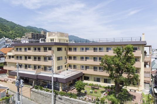 広い施設の外観