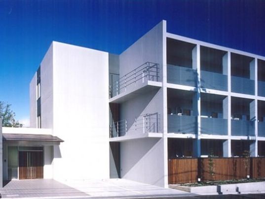 モダンな建物の外観